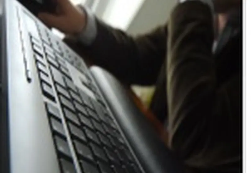 Usage personnel des NTIC sur le lieu de travail : que peut faire l’entreprise ?